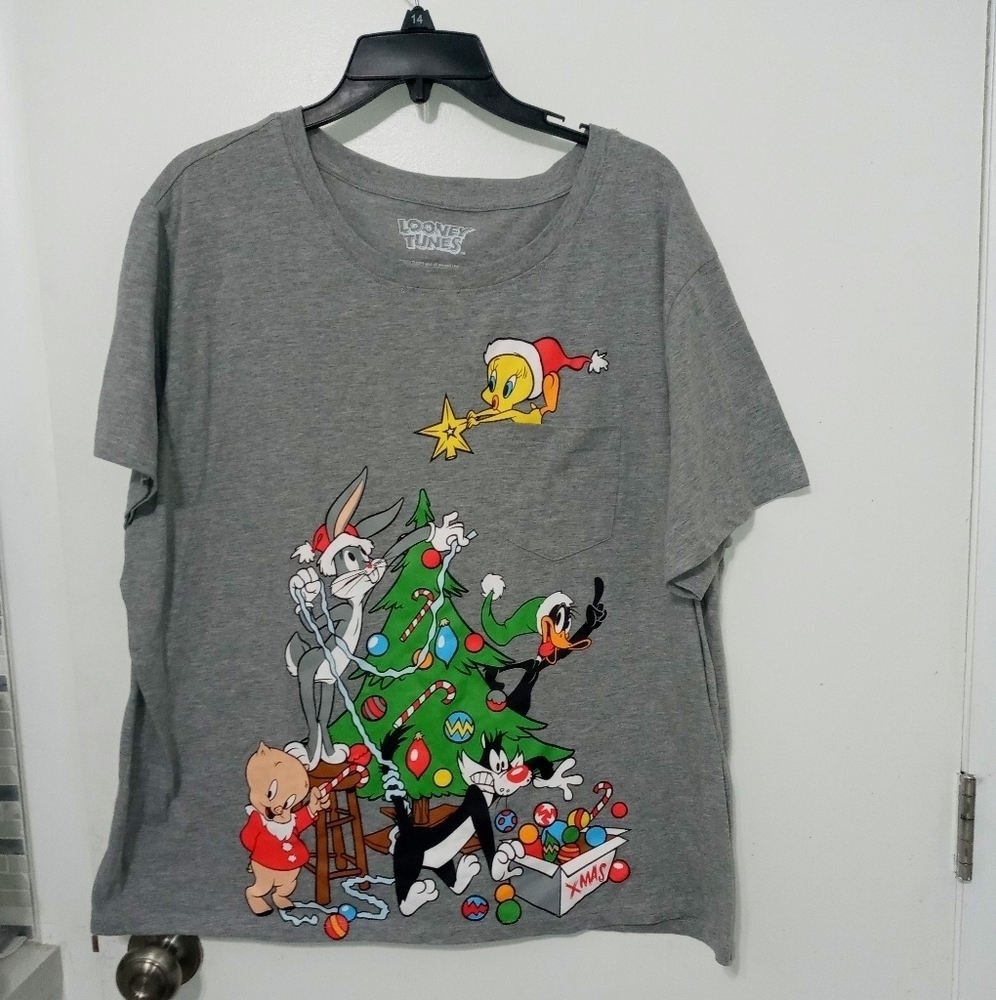 Looney Tunes Short Sleeve Characters Decorating the Christmas Tree T Shirt